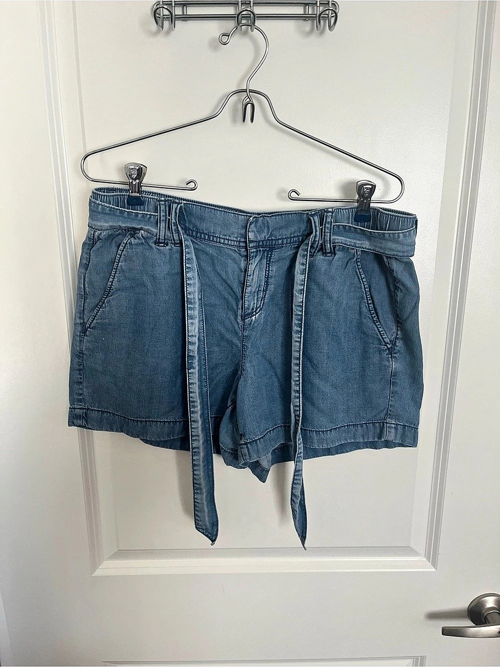 Loft Blue Denim Tie String Shorts, Size Small